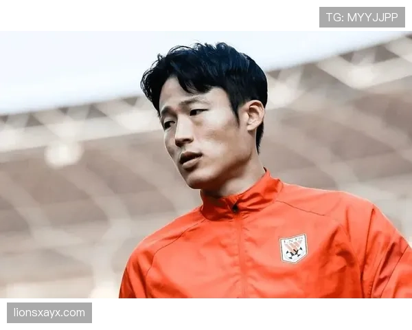 孙准浩在韩国喝杯咖啡都要被球迷围住，国内咋没人认得他？