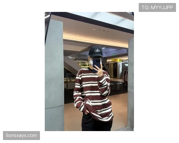 安洗莹球场上严到让人想哭，出街随手就是名牌