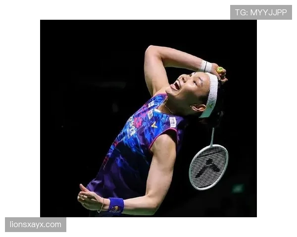 戴资颖打完比赛直接去逛爱马仕，球包还没放稳就试了三只包