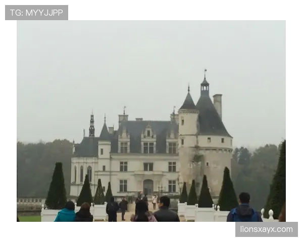 孔帕尼退役后住城堡，每天喝的水比普通人房租还贵