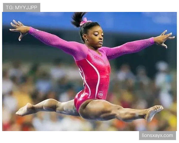 西蒙·拜尔斯连训练鞋都比我俩月房租贵，看到她日常我真尴尬